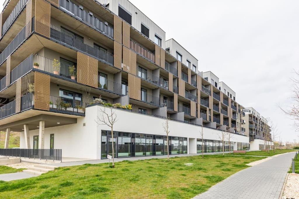 Cityscape Oasis: Active Studio Heaven Bratislava Exterior photo